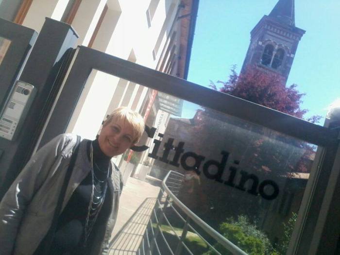 Monica Buzzini presso il Cittadino - MonzaBrianzaTv - Intervista Candidati Sindaco Caponago